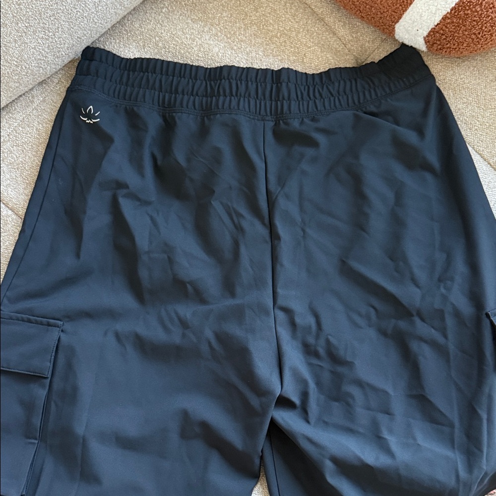 Beyond Yoga - City Chic Wide Leg Cargo Pant - Picture 5 of 5